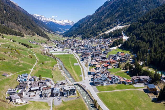 Ischgl 23 04 2020, Ischgl, AUT, coronavirus crisis, daily life in Ischgl Since midnight the quarantine, which was imposed on the Tyrolean Paznaun valley as well as the communiti  EP_gro