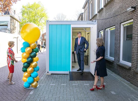 23 04 2020 Hoorn King Willem Alexander visited the care location lindendael in Hoorn c PPE Pool Nieboer v