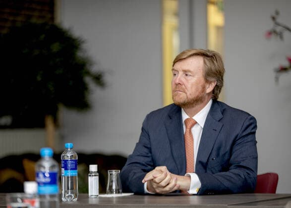 23 04 2020 Hoorn King Willem Alexander visited the care location lindendael in Hoorn c PPE Pool Nieboer v