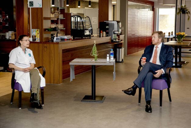 23 04 2020 Hoorn King Willem Alexander visited the care location lindendael in Hoorn c PPE Pool Nieboer v