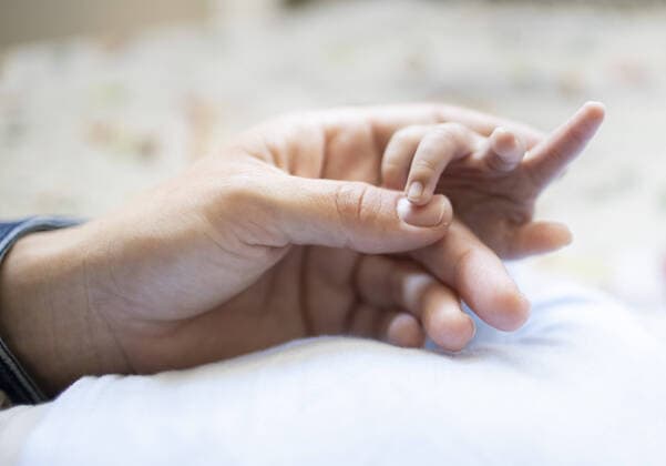 Topic Hands of Mother and Baby Bonn Germany Copyright: xUtexGrabowsky photothek.netx