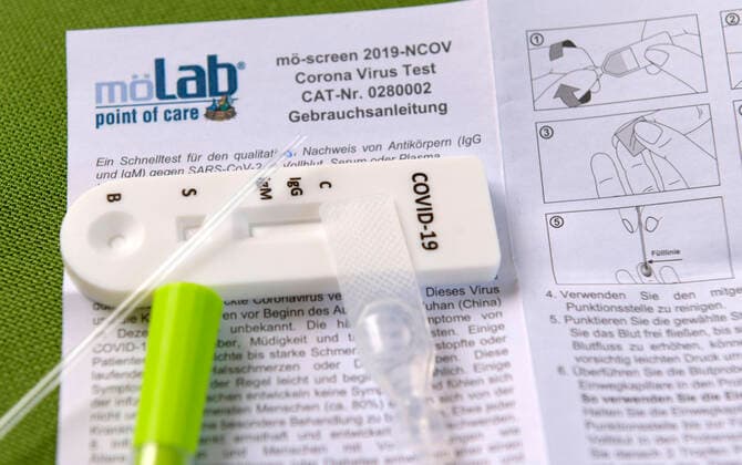 23 04 2020, A COVID 19 antibody test kit for self-testing in the home is on the table The Corona Virus Rapid Test is a rapid chromatographic immunoassay for the qualitative detection of IgG and IgM antibodies against SARS CoV 2 in human blood as an aid in the diagnosis of SARS CoV