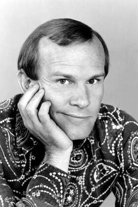 THE SMOTHERS BROTHERS, Tom Smothers, (1970), 1967-70 Courtesy Everett Collection !ACHTUNG AUFNAHMEDATUM GESCHÃ„TZT! PUBLICATIONXNOTxINxCANxCHNxFRAxITAxJPNxNORxPOLxRUSxESPxUKxUSA Copyright: xCourtesyxEverettxCollectionx TBDSMBR EC028