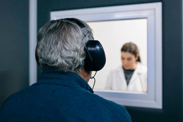 Doctor giving instructions to patient during a hearing test model released Symbolfoto property released ABZF03037