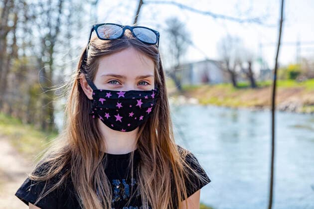 Girl with homemade protective mask at riverside model released Symbolfoto SARF04535