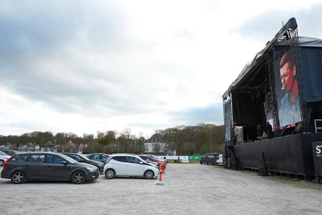 Mads Langer plays for a sold-out drive in concert at Tangkrogen in Aarhus, Friday, April 24, 2020, Aarhus Denmark,  Copyright: Copyrightx x2020xMikkelxBergxPedersen.xAllxrightsxreserverdxaccordingxtoxDanishxlaw.xForxmorexinformationxorxtoxbuyxthisximage, MikkelxBergxPedersenx cop115 spdk20200424-204353-L