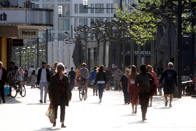 After the relaxation of protective measures and the reopening of shops, the Zeil shopping street and pedestrian zone in downtown Frankfurt is once again filled with many passers-by, Hesse, Germany