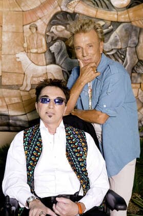 DATELINE NBC, Siefried & Roy (Roy Horn, Siegfried Fischbacher), (Season 13, 2004), 1992-, NBC Courtesy: Everett Collection NBC Courtesy Everett Collection !ACHTUNG AUFNAHMEDATUM GESCHÃ„TZT! PUBLICATIONXNOTxINxCANxCHNxFRAxITAxJPNxNORxPOLxRUSxESPxUKxUSA Copyright: xNBC CourtesyxEverettxCollectionx TCDDANB EC002