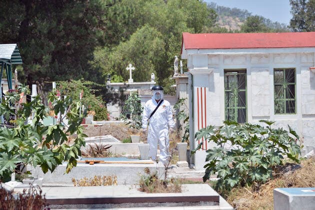Mexico: Increase cremation work for COVID-19 death MEXICO CITY, MEXICO - APRIL 23: A crematorium worker wears a protective gear as protection measure while walks amid tombs at Nicolas Tolentino Cemetery, 10,544 people have been confirmed with Coronavirus and the number of victims increases to 970. As an attempt to prevent the spread of the virus asked to Citizens follow the rules of stay home. on April 23, 2020 in Mexico City, Mexico For editorial use only. Please contact your Local office representative for commercial use. **Mandatory Credit** Mexico City Mexico Copyright: CarlosxTischler
