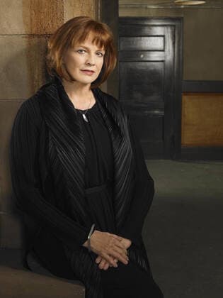 FRINGE, Blair Brown, (Season 1), 2008-. photo: Michael Lavine TM and Copyright 20th Century Fox Film Corp. All rights reserved, Courtesy: Everett Collection 20thCentFox Courtesy Everett Collection !ACHTUNG AUFNAHMEDATUM GESCHÃ„TZT! PUBLICATIONXNOTxINxCANxCHNxFRAxITAxJPNxNORxPOLxRUSxESPxUKxUSA Copyright: x20thCentFox CourtesyxEverettxCollectionx TCDFRIN FE007
