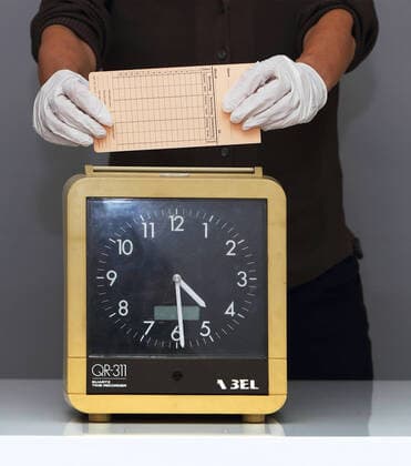 Time clock GER, 20200424, symbol image Time clock, one time card is held wrong