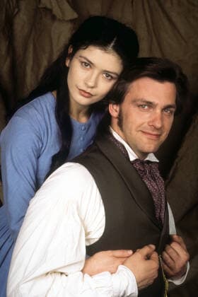 THE RETURN OF THE NATIVE, from left: Catherine Zeta-Jones, Ray Stevenson, 1994, (c)Hallmark Hall of Fame courtesy Everett Collection Courtesy Everett Collection !ACHTUNG AUFNAHMEDATUM GESCHÃ„TZT! PUBLICATIONXNOTxINxCANxCHNxFRAxITAxJPNxNORxPOLxRUSxESPxUKxUSA Copyright: xHallmarkxEntertainment CourtesyxEverettxCollectionx TCDTHRE EC025