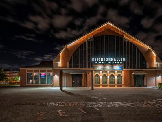 Bilder des Jahres 2020, Entertainment 04 April Entertainment Themen der Woche KW17 News Bilder des Tages Deichtorhallen - Wegen der Corona Pandemie blieben die Museen in Hamburg geschlossen. Stattdessen gab es eine digitale lange Nacht der Museen auf Facebook und YouTube. 25.04.20, Hamburg, Lange Nacht der Museen Â *** Deichtorhallen Due to the Corona Pandemic, the museums in Hamburg remained closed Instead, there was a digital Long Night of the Museums on Facebook and YouTube 25 04 20, Hamburg, Lange Nacht der Museen Â