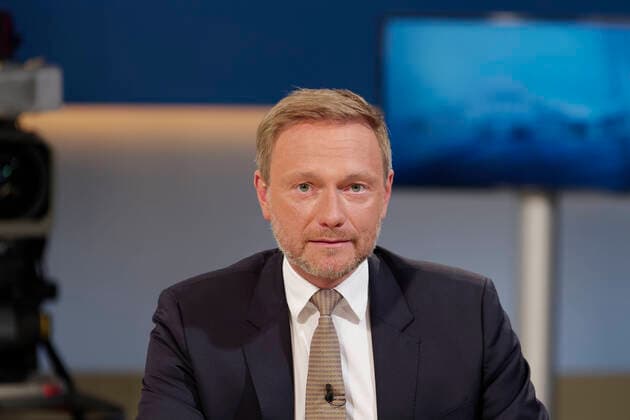 Christian Lindner 2020 04 26, Berlin, Germany Christian Lindner FDP , Federal Chairman and Parliamentary Group Leader in the Bundestag, guest of Anne Will on First German Television Topic of the talk show Worry about second wave of infection Germany relaxes corona measures to research