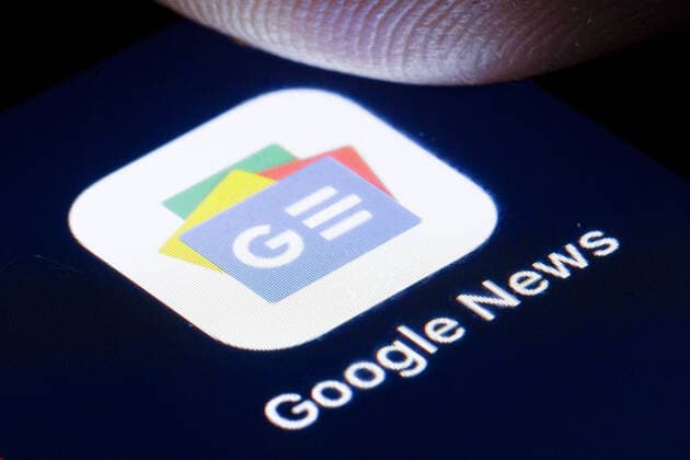 Das Logo der Nachrichtensuchmaschine Google News ist auf dem Display eines Smartphone zu sehen. Berlin, 22.04.2020. Berlin Deutschland *** The logo of the news search engine Google News can be seen on the display of a smartphone Berlin, 22 04 2020 Berlin Germany Copyright: xThomasxTrutschel photothekx