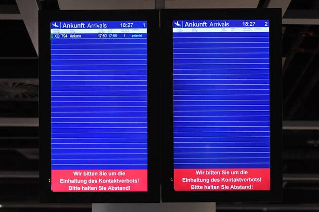 Coronavirus Düsseldorf Airport 27 04 2020, North Rhine-Westphalia, Düsseldorf Arrival Arrivals Scoreboard xRx