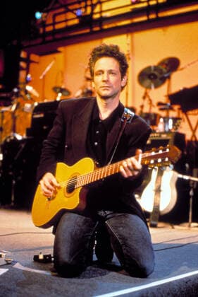 LINDSEY BUCKINGHAM, performing on the TV special (Center Stage), June 21, 1993. Courtesy Everett Collection !ACHTUNG AUFNAHMEDATUM GESCHÃ„TZT! PUBLICATIONXNOTxINxCANxCHNxFRAxITAxJPNxNORxPOLxRUSxESPxUKxUSA Copyright: xCourtesyxEverettxCollectionx PSDLIBU EC001