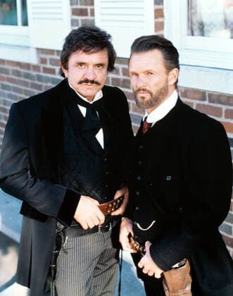 LAST DAYS OF FRANK AND JESSE JAMES, Johnny Cash, Kris Kristofferson, 1986, NBC Courtesy: Everett Collection NBC Courtesy Everett Collection !ACHTUNG AUFNAHMEDATUM GESCHÃ„TZT! PUBLICATIONXNOTxINxCANxCHNxFRAxITAxJPNxNORxPOLxRUSxESPxUKxUSA Copyright: xNBC CourtesyxEverettxCollectionx T4DLADA NB001