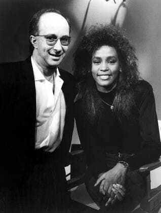 FRIDAY NIGHT VIDEOS, Paul Shaffer, Whitney Houston, (aired March 14, 1986), 1983-2000, NBC Courtesy: Everett Collection NBC Courtesy Everett Collection !ACHTUNG AUFNAHMEDATUM GESCHÃ„TZT! PUBLICATIONXNOTxINxCANxCHNxFRAxITAxJPNxNORxPOLxRUSxESPxUKxUSA Copyright: xNBC CourtesyxEverettxCollectionx TBDFRNI EC003