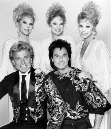 LAS VEGAS: AN ALL STAR 75TH ANNIVERSARY, (back row): McGuire Sisters, (front): Siegried & Roy, 1987, ABC Courtesy: Everett Collection ABC Courtesy Everett Collection !ACHTUNG AUFNAHMEDATUM GESCHÃ„TZT! PUBLICATIONXNOTxINxCANxCHNxFRAxITAxJPNxNORxPOLxRUSxESPxUKxUSA Copyright: xABC CourtesyxEverettxCollectionx TBDLAVE EC005