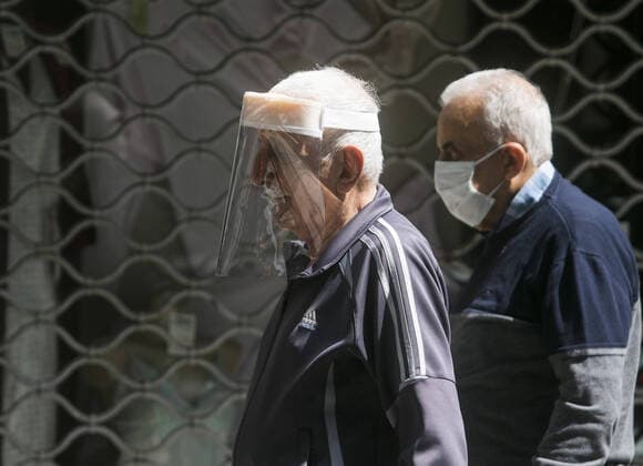Pedestrians wearing protective face shields amid the ongoing covid-19 pandemic. Lebanon s cabinet has extended the lockdown measures until the 10th May as the country faces a deepening economic crisis and growing protests over worsening living standards. Where: Beirut, Lebanon When: 28 Apr 2020 Credit: Amer Ghazzal Cover Images Copyright: xx 40471142 EDITORIAL USE ONLY. NOT FOR USE BY NEWSPAPERS BASED IN THE UK.