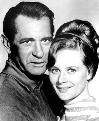 THE OUTSIDER, from left, Darren McGavin, Shirley Knight, aired September 18, 1968 !ACHTUNG AUFNAHMEDATUM GESCHÃ„TZT! PUBLICATIONXNOTxINxCANxCHNxFRAxITAxJPNxNORxPOLxRUSxESPxUKxUSA Copyright: xCourtesyxEverettxCollectionx TBDOUTS EC027