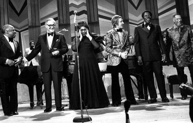THE TIMEX ALL-STAR SWING FESTIVAL, Count Basie, Benny Goodman, Ella Fitzgerald, Doc Severinsen, Joe Williams, Duke Ellington, 1972 Courtesy Everett Collection !ACHTUNG AUFNAHMEDATUM GESCHÃ„TZT! PUBLICATIONXNOTxINxCANxCHNxFRAxITAxJPNxNORxPOLxRUSxESPxUKxUSA Copyright: xCourtesyxEverettxCollectionx TBDTIAL EC002
