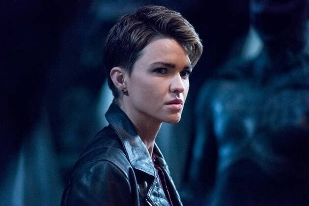 BATWOMAN, Ruby Rose in Crisis on Infinite Earths: Part Two , (Season 1, Episode 109, aired December 9, 2019), ph: Dean Buscher The CW courtesy Everett Collection MANDATORY CREDIT; NO ARCHIVE; NO SALES; NORTH AMERICAN USE ONLY. !ACHTUNG AUFNAHMEDATUM GESCHÃ„TZT! PUBLICATIONXNOTxINxCANxCHNxFRAxITAxJPNxNORxPOLxRUSxESPxUKxUSA Copyright: xCWxNetwork CourtesyxEverettxCollectionx TCDBATW VW021