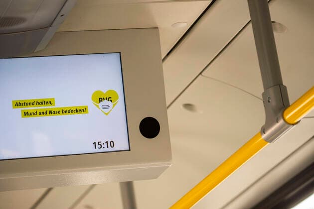 Passengers wearing a face mask on public transport in Berlin on 28 April 2020 Since yesterday, it is mandatory to wear a protection for nose and mouth on trains, trams and buses Starting tomorrow, the obligation also applies to the retail trade Coronavirus in Berlin
