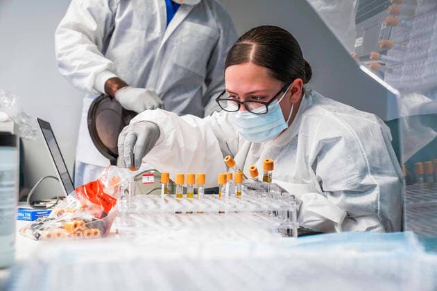 April 22, 2020, Apra, Guam, United States: U.S. Navy Hospitalman Karlie Doll, sorts blood sample from sailors assigned to the aircraft carrier USS Theodore Roosevelt as part of contact tracing for COVID-19, coronavirus outbreak aboard the ship April 22, 2020 in Apra, Guam. Apra United States - ZUMAp138 20200422_zaa_p138_041 Copyright: xKelseyxHockenberger U.S.xNavyx