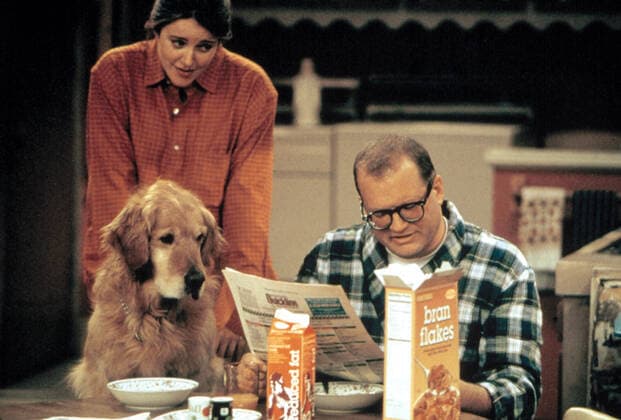 THE DREW CAREY SHOW, Christa Miller, Drew Carey, Kate vs. Speedy , (Season 5, aired 4 26 2000), 1995-2004, Warner Bros. Courtesy: Everett Collection Warner Bros Courtesy Everett Collection !ACHTUNG AUFNAHMEDATUM GESCHÃ„TZT! PUBLICATIONXNOTxINxCANxCHNxFRAxITAxJPNxNORxPOLxRUSxESPxUKxUSA Copyright: xWarnerxBros CourtesyxEverettxCollectionx TSDDRCA EC048