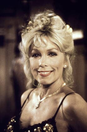 FLAMINGO ROAD, Stella Stevens, 1981-82. Lorimer Productions Courtesy: Everett Collection Lorimar Film Entertainment Courtesy Everett Collection !ACHTUNG AUFNAHMEDATUM GESCHÃ„TZT! PUBLICATIONXNOTxINxCANxCHNxFRAxITAxJPNxNORxPOLxRUSxESPxUKxUSA Copyright: xLorimarxFilmxEntertainment CourtesyxEverettxCollectionx TSDFLRO EC011