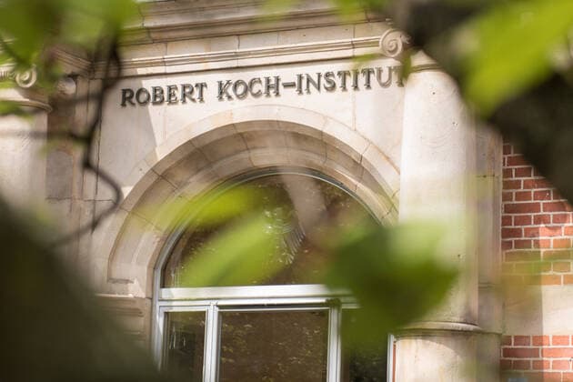 Coronavirus, Impressions from Berlin Germany, Berlin 29 04 2020 The picture shows the logo of the Robert Koch Institute at the entrance Berlin Berlin Germany