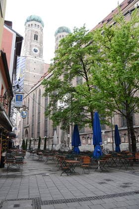 Thiereckstrasse Frauenplatz am Liebfrauen Dom Restaurant and beer garden Closed due to Corona Virus Munich 29 04 20 Munich