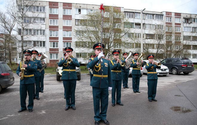ST PETERSBURG, RUSSIA â€“ APRIL 30, 2020: A military orchestra of the Special Purpose Motor Rifle Brigade of the Combined Arms Army of the Russian Western Military District perform during a private parade for WWII veteran Mikhail Polyachkov as part of the Supporting Veterans initiative organised to mark the forthcoming Victory Day. Mikhail Polyachkov watched the parade from his balcony. This year, Russia is celebrating the 75th anniversary of the victory over Nazi Germany in the Great Patriotic War of 1941â€“1945 (the Eastern Front of World War II). Peter Kovalev TASS  TS0D78E1