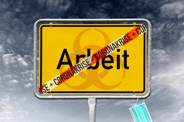 PHOTOMONTAGE, place-name sign with crossed-out lettering Work, symbol photo Coronakrise ** NUR FUER REDAKTIONELLE ZWECKE ** EDITORIAL USE ONLY **