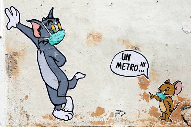 News Bilder des Tages Mauro Pallotta, aka Maupal, created a new mural in Borgo Pio, a few meters from the Vatican and St. Peter s square. The work depicts the characters of the cartoon Tom & Jerry. Both Tom, the cat, and Jerry, the mouse, wear a mask. Jerry, who is usually chased by Tom, scolds the other and tells him to respect the safety distance, one meter (Alberto Lo Bianco Fotogramma, Rome - 2020-04-30) p.s. la foto e utilizzabile nel rispetto del contesto in cui e stata scattata, e senza intento diffamatorio del decoro delle persone rappresentate  Copyright: xAlbertoxLoxBiancox xFOTOGRAMMAx