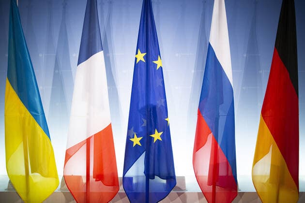 Fahnen, aufgenommen nach einer Videokonferenz im N4-Format (Normandie-Format) mit den Aussenministern von Russland, Frankreich und der Ukraine zur aktuellen Lage in der Ost-Ukraine. Berlin, 30.04.2020. Berlin Germany *** Flags, recorded after a video conference in N4 format Normandy format with the foreign ministers of Russia, France and Ukraine on the current situation in the Eastern Ukraine Berlin, 30 04 2020 Berlin Germany Copyright: xFlorianxGaertner photothek.netx