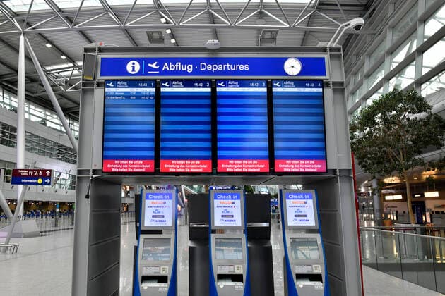 28 04 20, Essen, North Rhine-Westphalia, Germany To protect against infection with the corona virus, the Federal Government has imposed tighter security measures for the spread of the virus, also for air travel Domestic flights within Germany and flights abroad are almost non-existent, as the Forei