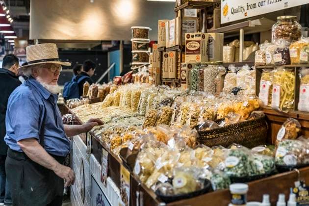 Amish vendor tends his shop at the Reading Terminal Market. NR H&M H Copyright: xJohnxGreim LOOPxIMAGESx JGM12319WT099