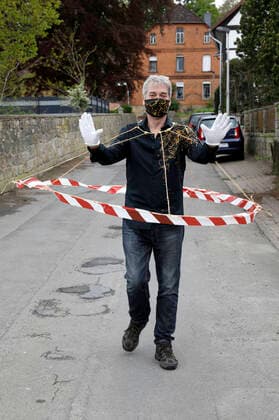 BODYART artist Jörg Düsterwald in his Corona Crisis Outfit with the experimental prototype of a spacer If all people would wear such barriers, the necessary distances would be maintained Düsterwald wears a self-made mouthguard matching the shirt of his own individual fashion collection from his project FASHION ART Hameln, 02 05 2020 Foto:xT.xSkupinx xFuturexImage