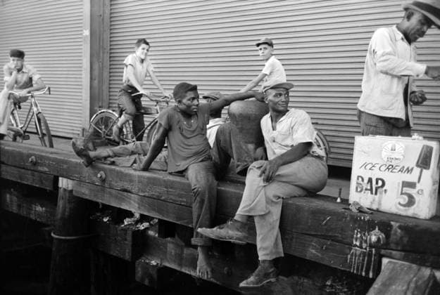 People Sitting on Dock, Russell Lee, U.S. Farm Security Administration, September 1938  Copyright: xCircaxImagesx ghi-circa08071
