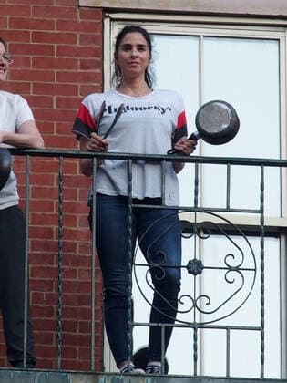 May 2, 2020, New York, New York, USA: Comedian Actor Sarah Silverman comes out on her fie escape to show support for the first responders who are battling the Covid 19 pandemic. New York USA - ZUMAct2_ 20200502_zaf_ct2_034 Copyright: xBrucexCotlerx
