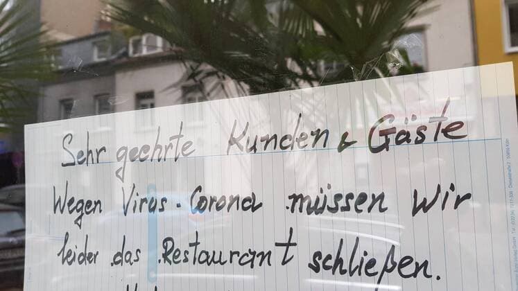 Feature Symbol Corona in Germany 04 20 pp A shop window in Cologne Suelz in April 2020 Germany Note closed to forced closure forced closures closed shops closed shops shop shops small small retail support supported restaurant restaurants gastronomy Germany Corona Virus Coronavirus SARS CoV 2 pandemic epidemic disease closed shops in germany t.s.