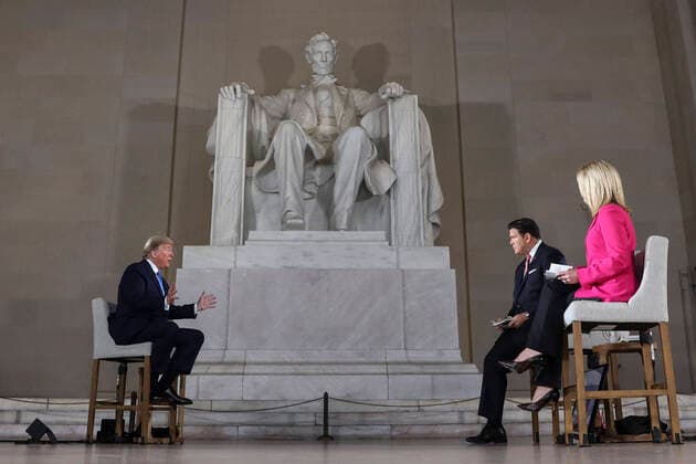 Bilder des Jahres 2020, News 05 Mai News Themen der Woche KW18 News Bilder des Tages May 3, 2020, Washington, District of Columbia, USA: United States President Donald J. Trump speaks during a Virtual Town Hall inside of the Lincoln Memorial in Washington, DC., on May 3, 2020 Washington USA - ZUMAs152 20200503_zaa_s152_034 Copyright: xOliverxContrerasx