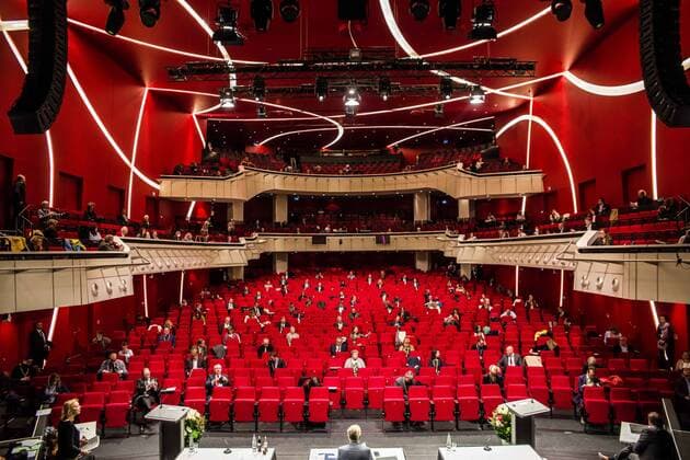 Bilder des Jahres 2020, News 05 Mai News Themen der Woche KW19 News Bilder des Tages May 4, 2020, Munich, Bavaria, Germany: The Munich Stadtrat (City Council) opened its new Amtsperiode (term) at the Deutsches Theatre due to Coronavirus crisis. The theatre allowed alternating seating for officials, the public, and media. Munich Germany - ZUMAb160 20200504_zbp_b160_015 Copyright: xSachellexBabbarx