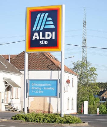xmohx, economy retail trade, emwir , v l logo, lettering, advertising Aldi Süd with opening hours sign Saarland