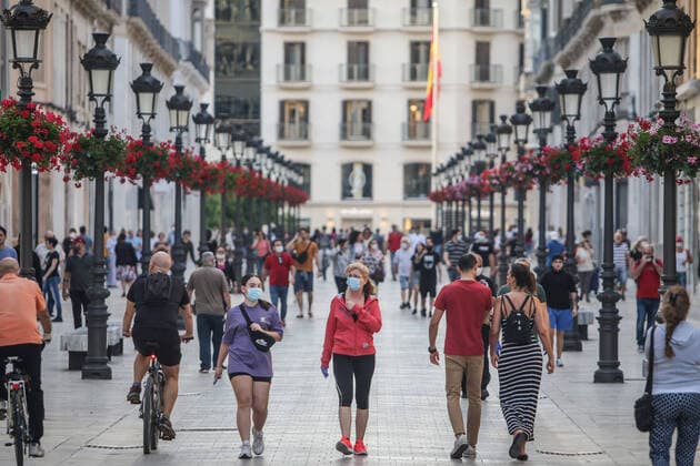 Bilder des Jahres 2020, News 05 Mai News Themen der Woche KW19 News Bilder des Tages May 5, 2020: May 5, 2020 (Malaga) Citizens stroll along Larios Street, the most commercial street in Malaga where people have taken advantage of the hours the government has established to walk and do sport due to the Coronavirus crisis - ZUMAc161 20200505_zap_c161_058 Copyright: xLorenzoxCarnerox