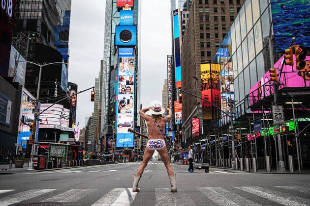 Bilder des Jahres 2020, Entertainment 05 Mai Entertainment Themen der Woche News Bilder des Tages 200506 Street performer Robert John Burck, known as Naked Cowboy, at Times Square in Manhattan as the coronavirus, COVID-19, outbreak continues on May 6, 2020 in New York, NY, USA. Photo: Joel Marklund BILDBYRAN kod JM 88150 bbeng coronavirus covid-19 virus corona sjukdom artist *** 200506 Street performer Robert John Burck, known as Naked Cowboy, at Times Square in Manhattan as the coronavirus, COVID 19, outbreak continues on May 6, 2020 in New York, NY, USA Photo Joel Marklund BILDBYRAN kod JM 88150 bbeng coronavirus covid 19 virus corona sjukdom artist,  Copyright: JOELxMARKLUND 0047240845st