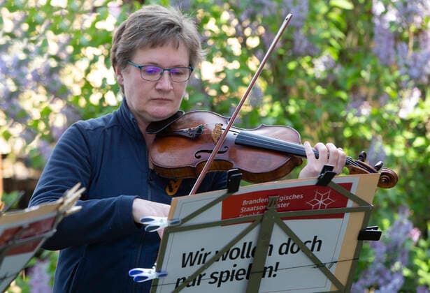 Frankfurt Oder , 06 05 2020 Walter Korsing String Quartet ConMot t o of the Brandenburg State Orchestra with Sabine Engbring Violin , Thomas Wolk Cello , Anke Portee 2 Violin and Bernhard Gülde Viola in picture Anke Portee